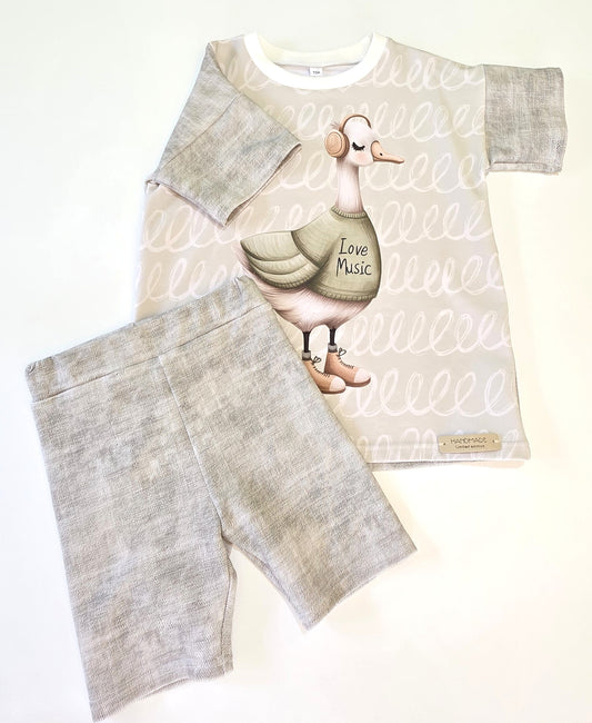 T-krekls ar šortiem