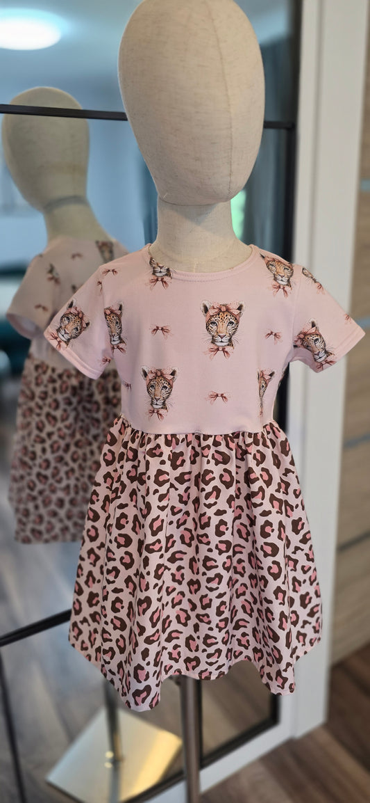 Leoparda kleita