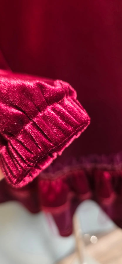 Sarkana svētku kleita